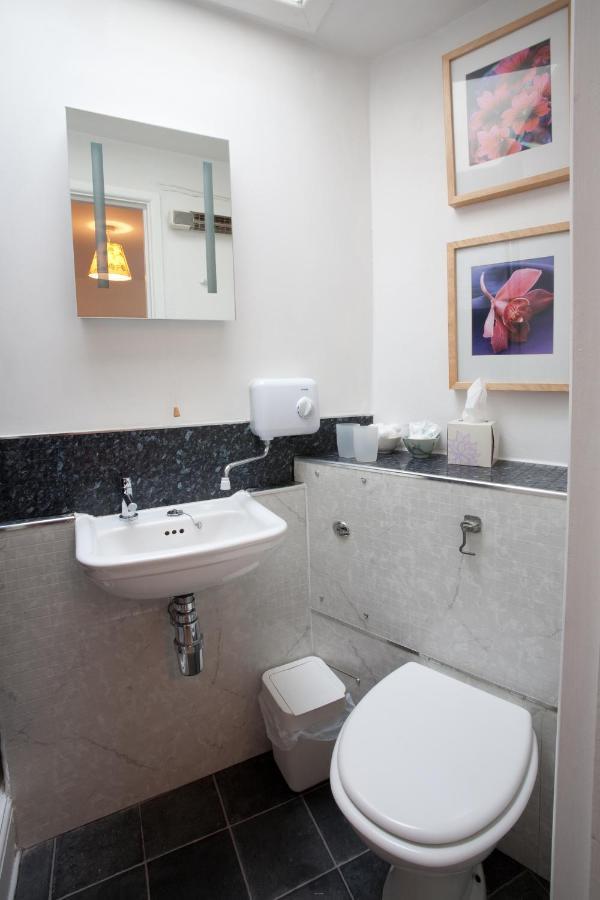 The Cottage At Weston Lawn Bath Chambre photo